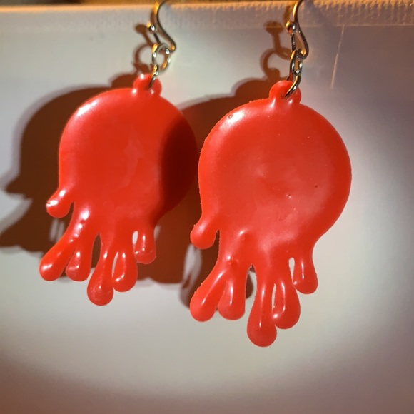 Spooky Eyeball Earrings - Picture 4 of 6